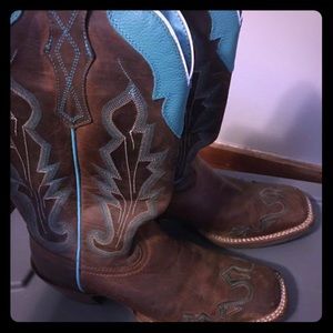 size 7.5 Ariat women’s boots